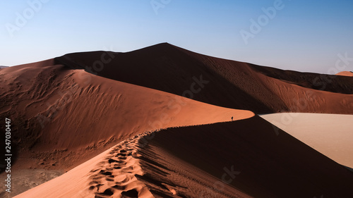 Big Daddy, Sossusvlei Panorama Namibia mit Wanderer