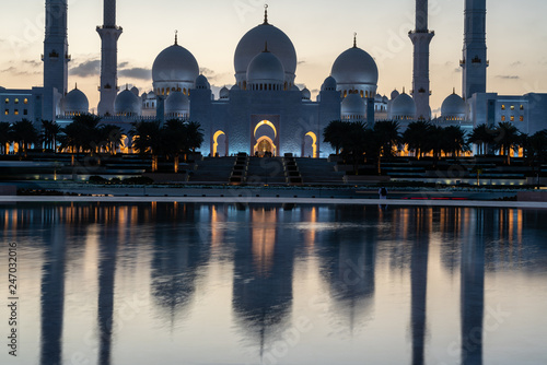Abu dhabi grand mosque, United arabic emirates © Artofinnovation