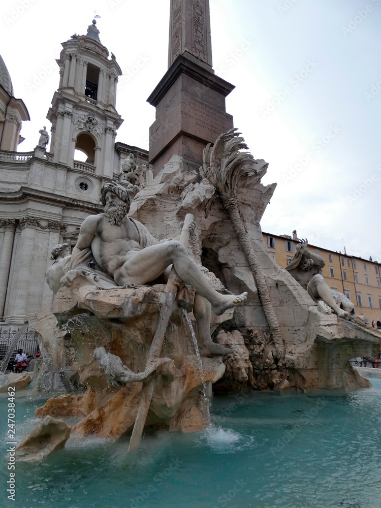 Fuente de los Cuatro Ríos, se encuentra en la Piazza Navona de Roma.