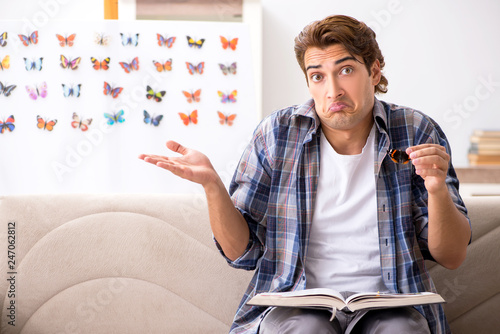 Fotografía Student entomologist studying new species of butterflies