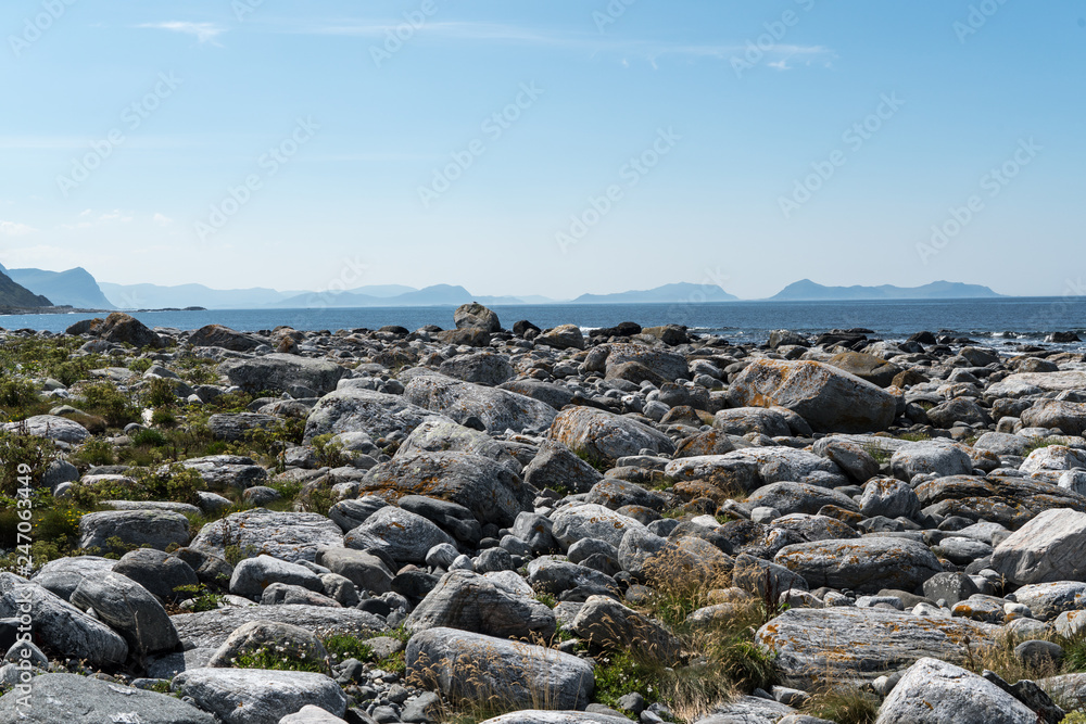 Srand von Alnes auf der Insel Godøya bei Ålesund