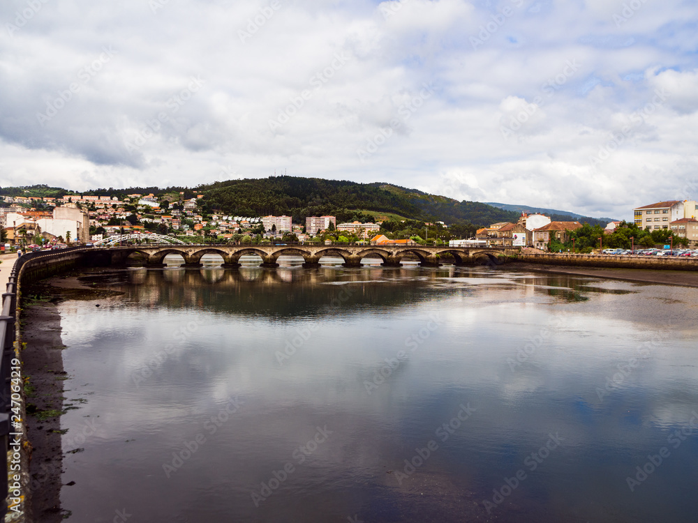 Ponte do Burgo sobre el río Lérez, en Pontevedra, verano de 2018