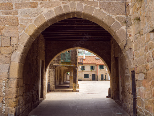 Ricón antiguo con arcos en Pontevedra, verano de 2018