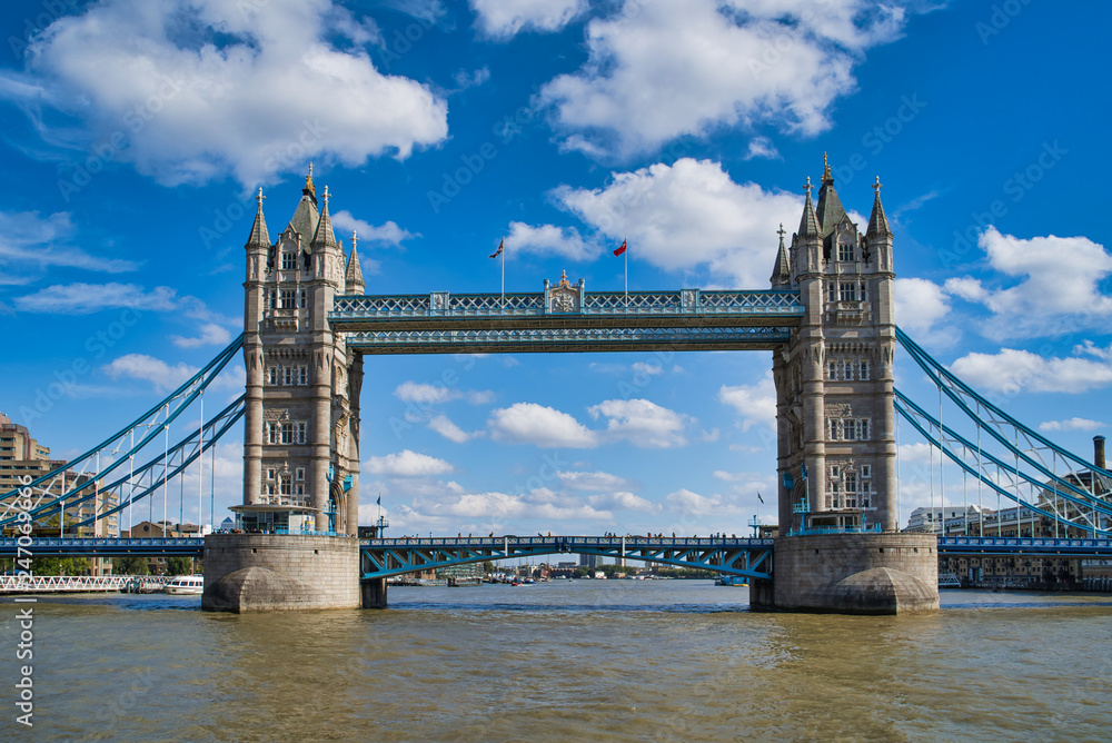 Obraz premium A drawbridge in central London over the River Thames, near the Tower, London, UK