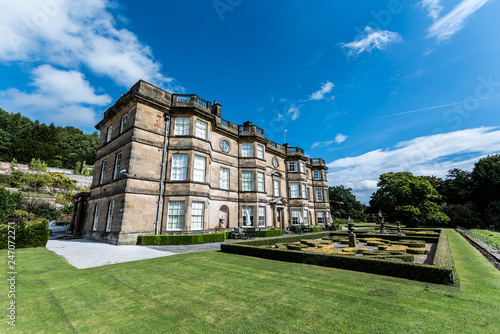 Fotografi English stately home in summer surrounding by gardens