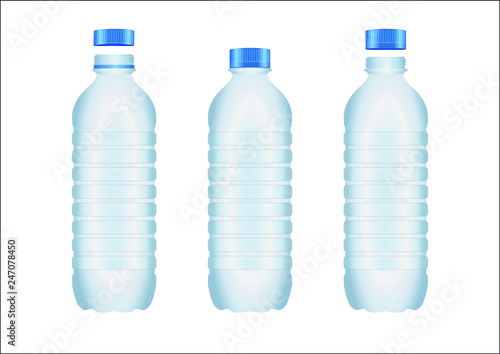 Trois bouteilles d’eau en 3D sur un fond blanc avec pour le bouchon trois différentes positions.
