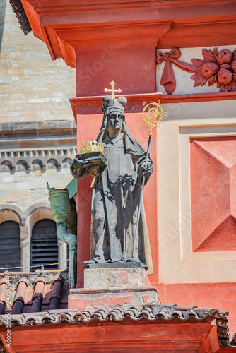 Photography Ancient religious wall statue at magnificent St