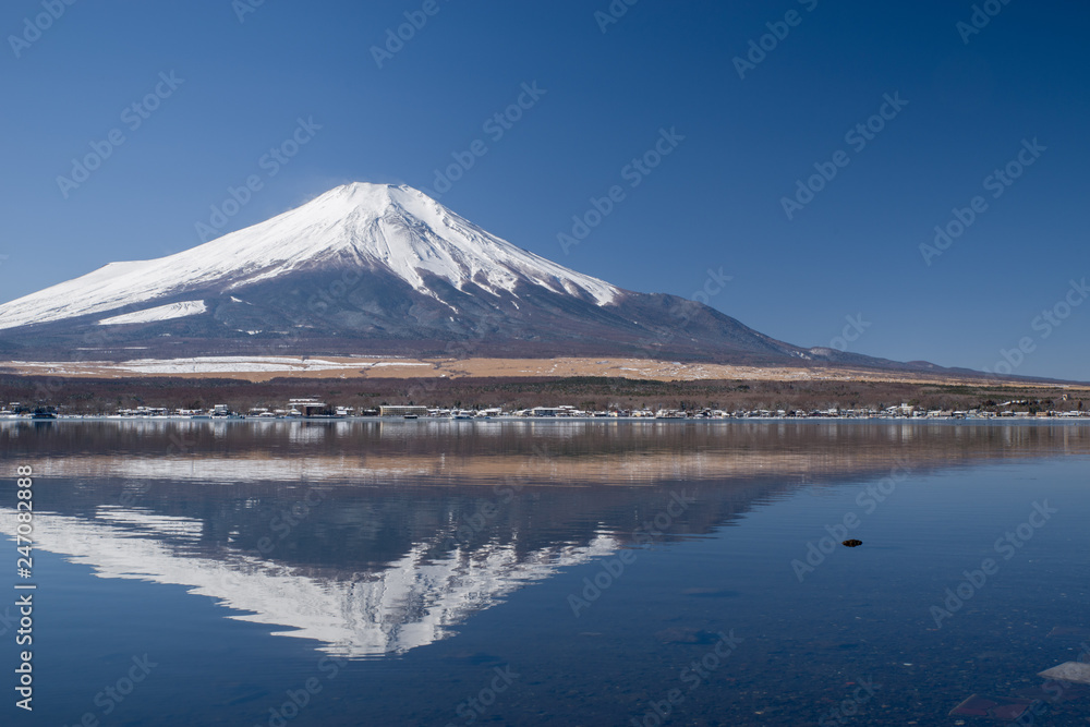 山中湖と富士山（冬）