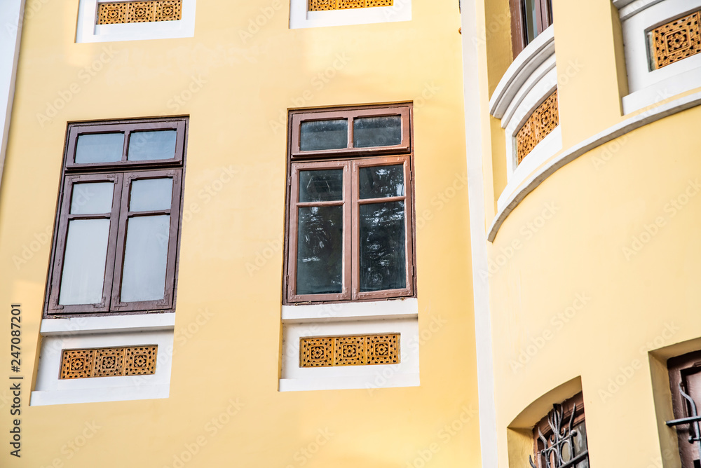 Obraz premium Beautiful windows of the old house in the tourist area of Shamian, Guangzhou