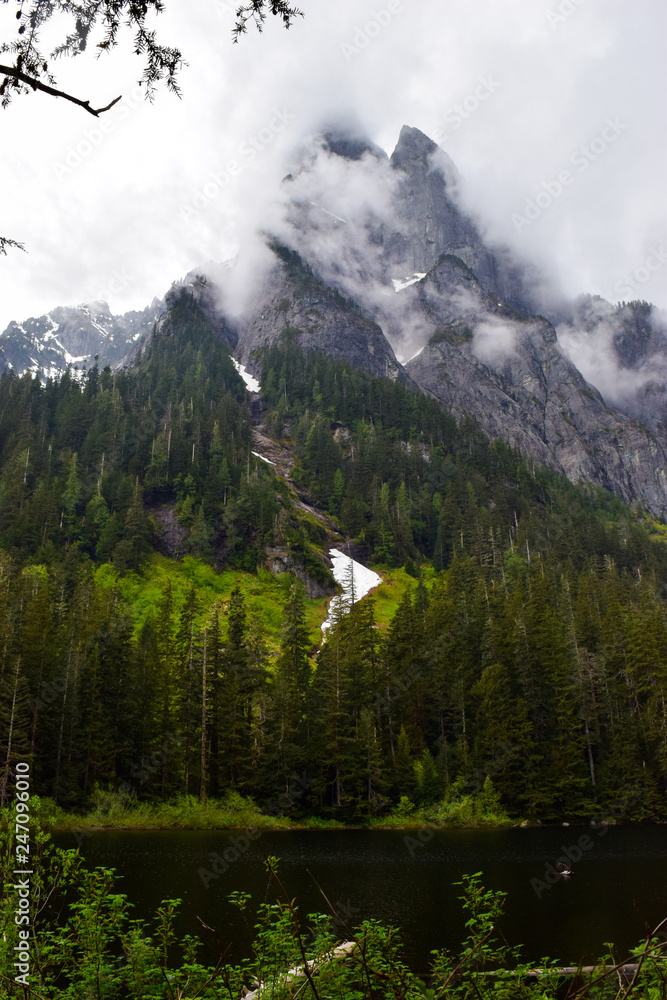 Obraz premium lake in the mountains