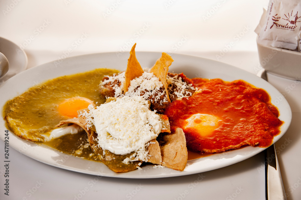Fototapeta premium HUEVOS DIVORCIADOS