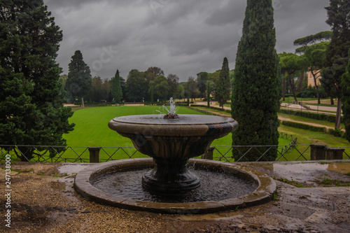 Villa Borghese big fountainin front of theatro