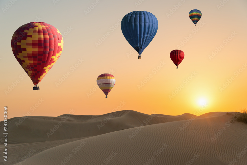 Fototapeta premium Sunset in desert, hot air balloons in sky
