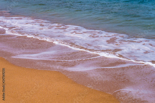 Leichte Wellen am Sandstrand - Maitland Bay