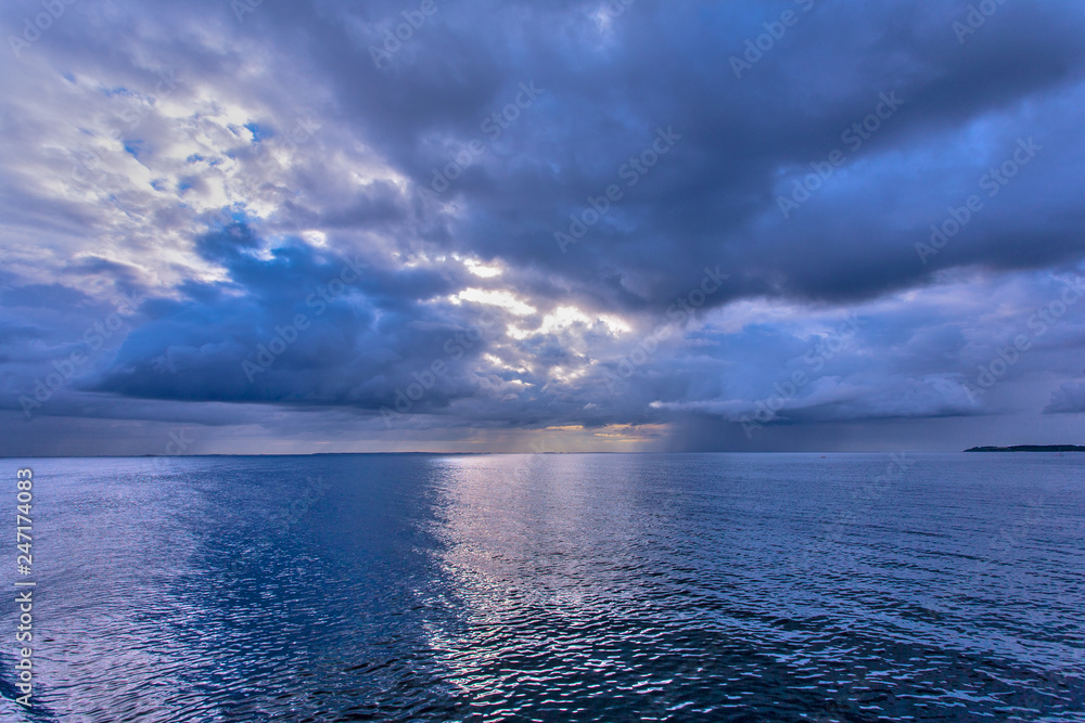 Fototapeta premium france; atlantic : grey sky above ocean