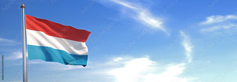 Drapeau du Luxembourg se levant dans le vent avec le ciel en arrière-plan Drapeau du Luxembourg se levant dans le vent avec le ciel en arrière-plan