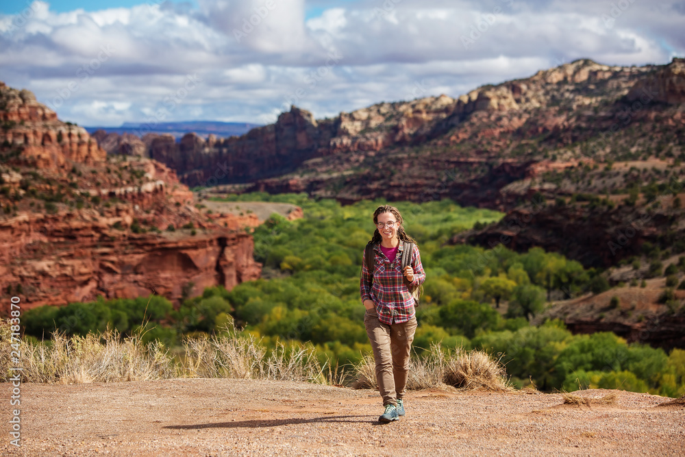 The girl travels to America in the autumn The girl travels to America in the autumn