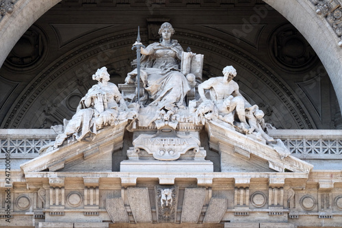 Obraz na plátně Lady Justice Statue on Palace of Justice(Palazzo di Giustizia), seat of the Supr