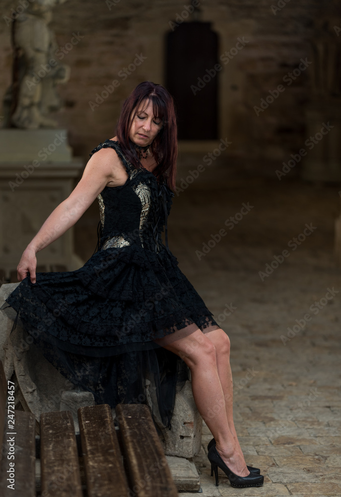 Schöne Frau auf einer Burg Schöne Frau auf einer Burg