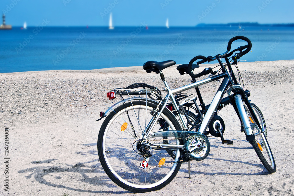 Fototapeta premium Two bicycles and beach