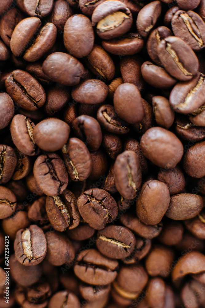 Naklejka premium Roasted coffee beans background