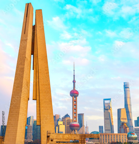 Monument People's Heroes Shanghai skyline