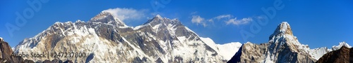 Mount Everest  Lhotse  Nepal Himalayas mountains
