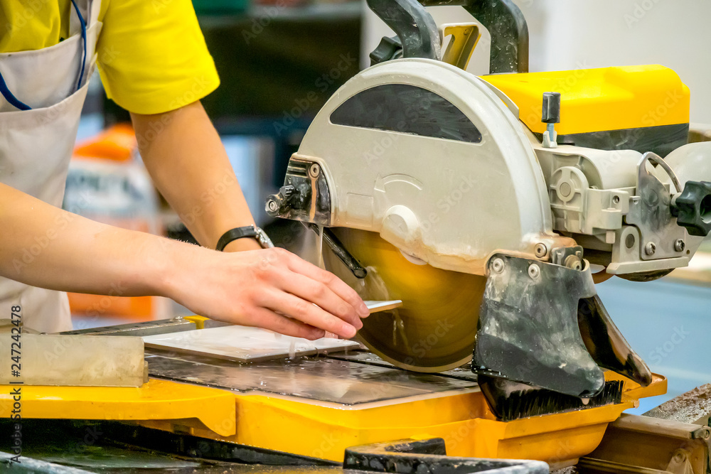 Cutting tile with skill saw outlet
