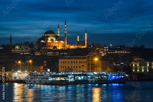 blue mosque at night © Photocenter