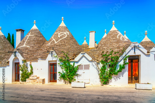 Foto Trulli of Alberobello typical houses. Apulia, Italy.