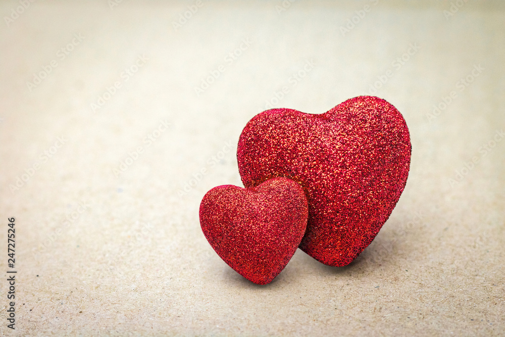 Obraz premium Couple of Red heart on cardboard background. Valentine concept.