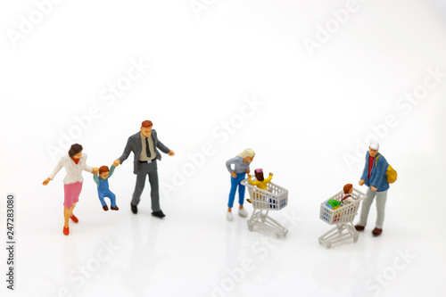 Miniatrue people: Shoppers with shopping cart. Tourism, shopping or business concept.
