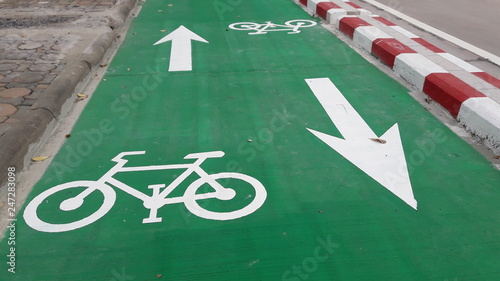 bicycle road sign on asphalt © Hinwa