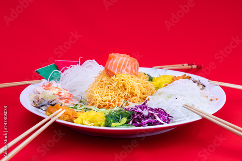Fotografia Serving of Yee Sang or Yusheng believed to bring luck