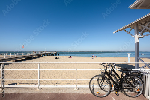 ARCACHON (Bassin d'Arcachon, France), plage et jetée du Moulleau photo