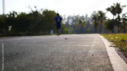 Wallpaper Mural The people are running for their good health in the public park. Torontodigital.ca
