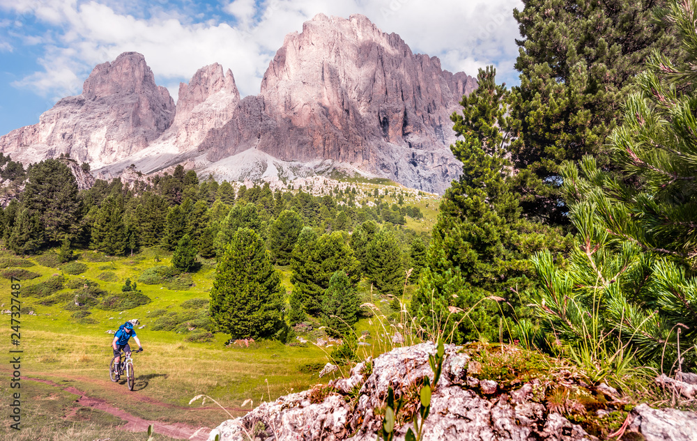 Włochy, Italia, Dolomity, góry, droga chata, szałas piękne miejsca, relaks, odpoczynek, turystyka, wczasy, zwiedzanie, krajobraz, rowery, górskie wycieczki