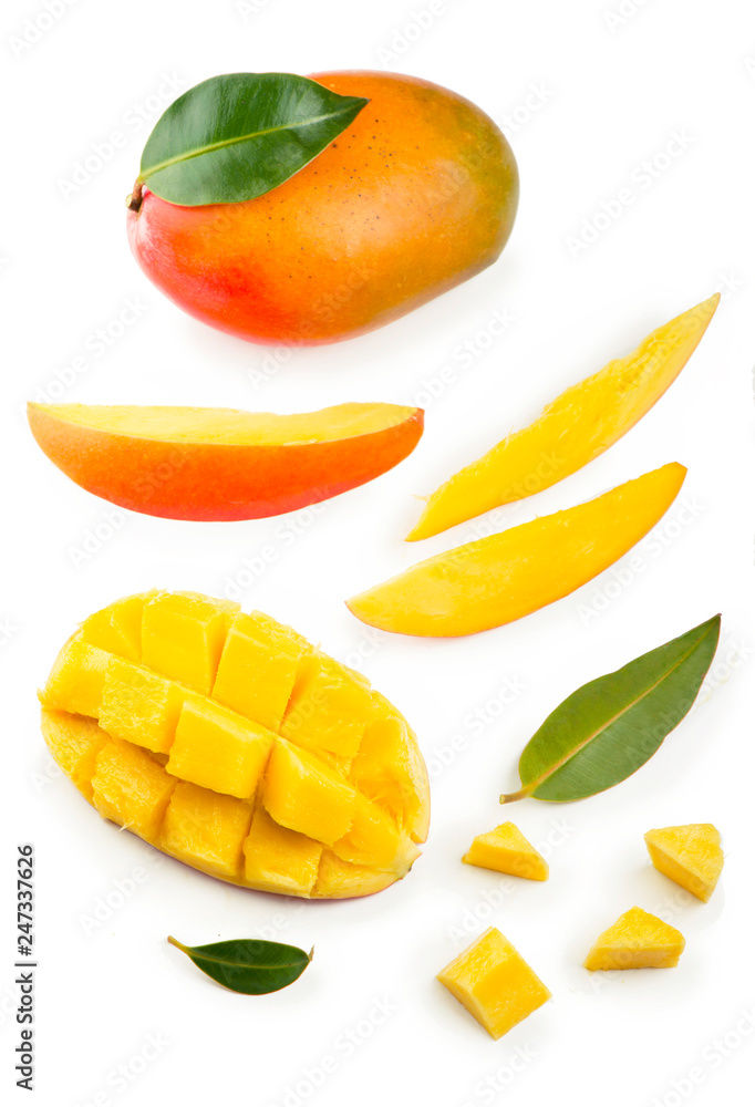 Fototapeta premium Mango leaf isolated on white background Clipping Path