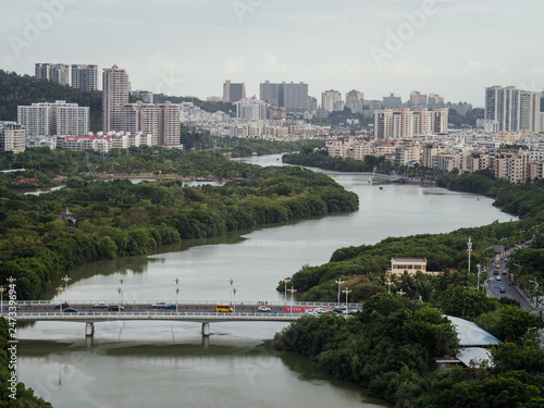 Modern City river © iuneWind