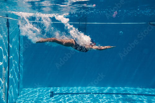 Fototapeta Woman diving in swimming pool