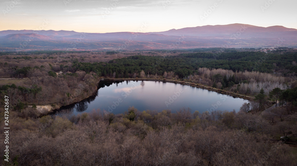 Fototapeta premium Aerial viewe of a lake and the mountain