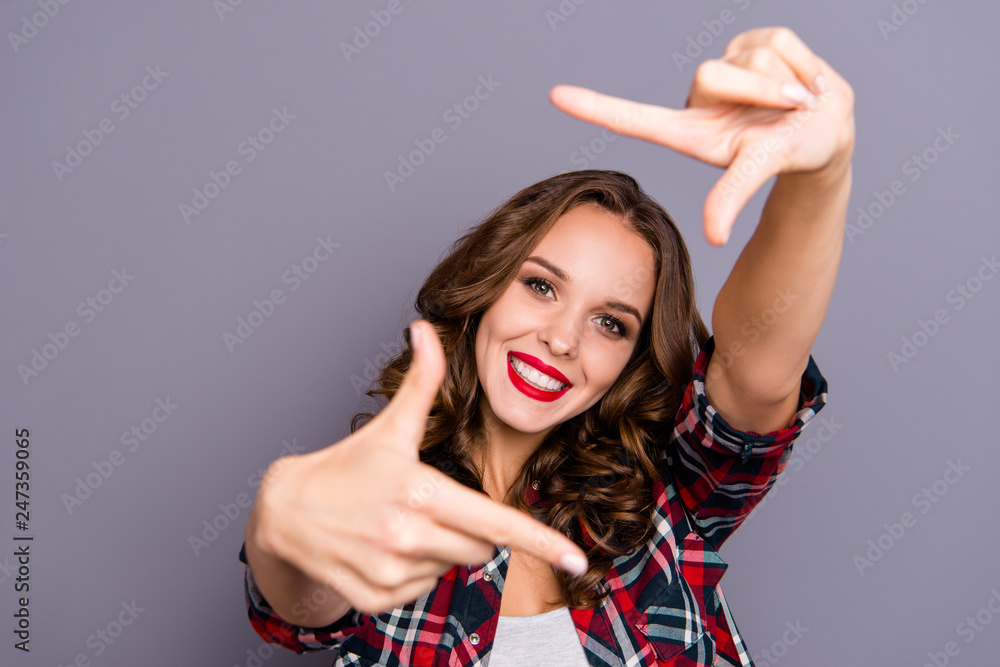 Fototapeta premium Close-up portrait of nice-looking cute attractive charming winsome cheerful cheery girlish wavy-haired lady showing hands frame isolated over gray pastel purple background