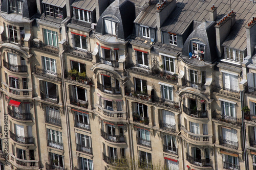 Apartments in a Paris © zatletic