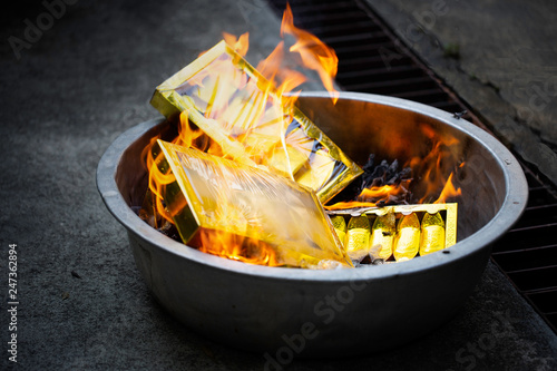 фотографія Burn paper, gold paper meaning sent money and gold to Deceased predecessor In Ne