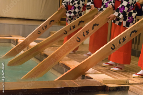 草津温泉　湯もみ　Kusatsu Hot Spring　Hot water fir	