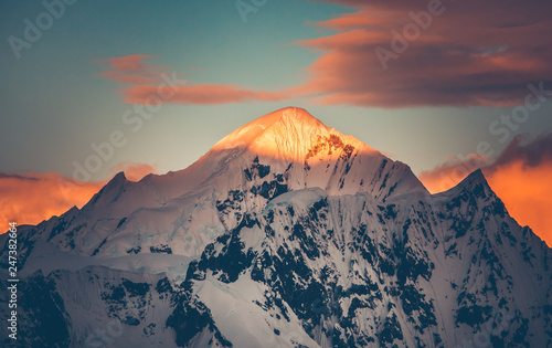 Fotografia Mountain top colorful sunet, Antarctica