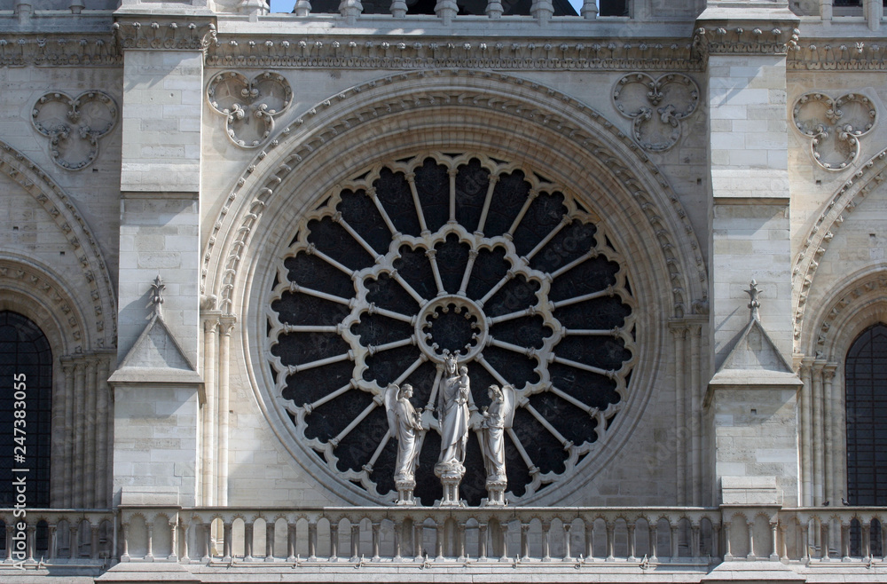 Obraz premium Rose window, Facade of Notre Dame de Paris