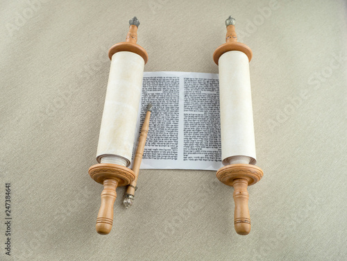 Fotografia, Obraz The unfolded scroll of the Torah and the pointer lies on the rough canvas