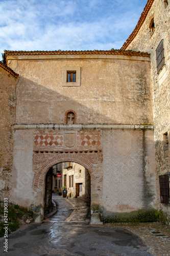 Fototapeta Naklejka Na Ścianę i Meble -  Gateway to Pedraza, Segovia, Spain