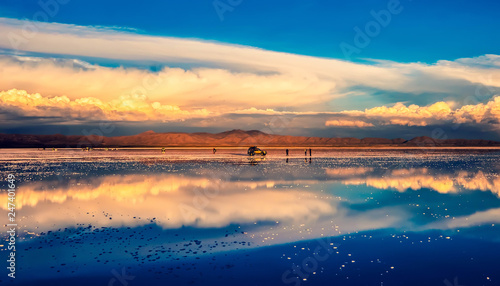 Canvas Print Amazing Salar de Uyuni mirror surface scenery with tourists and cars